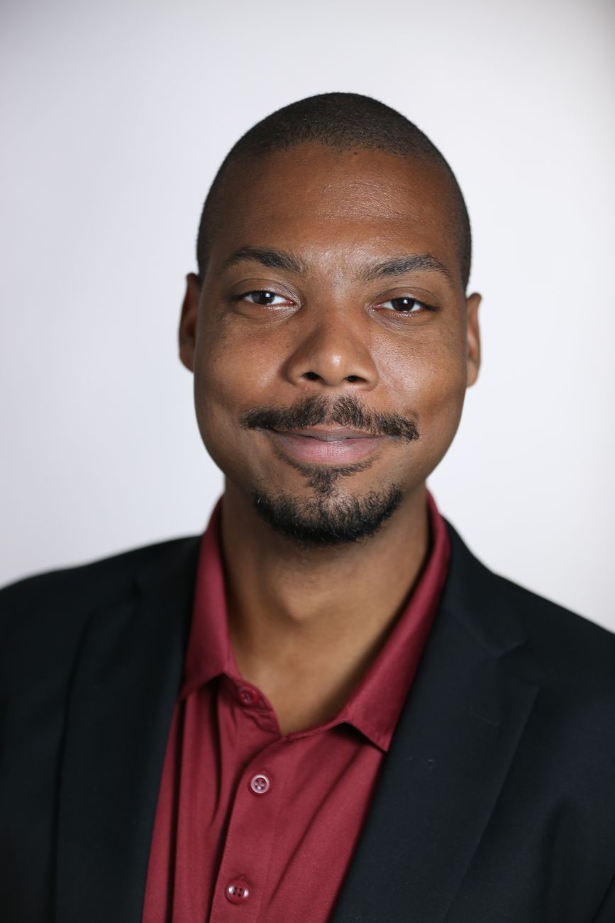 Author Headshot of Julian Vance
