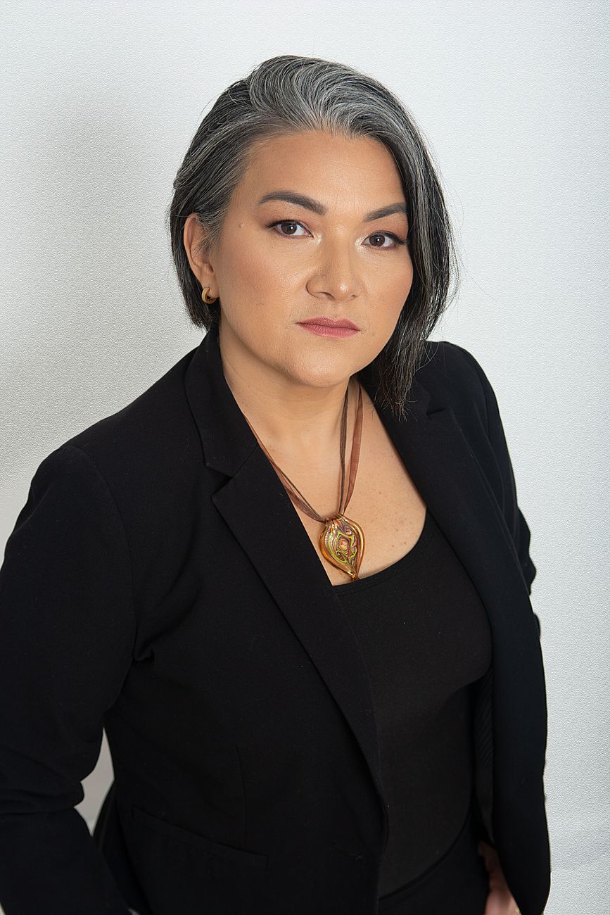 Author Headshot of Evelyn Shaw